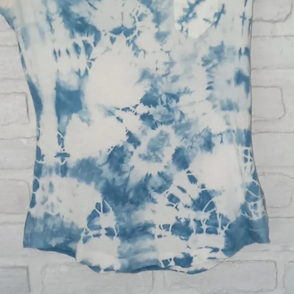 Add To Bundle | Express Blue & White Tie Dye Fitted Scoop Neck T-Shirt XS - Picture 6 of 10